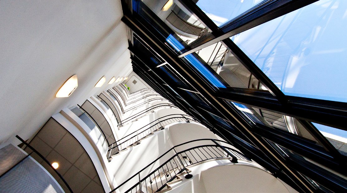 Het lichte atrium van De Poort van Deventer